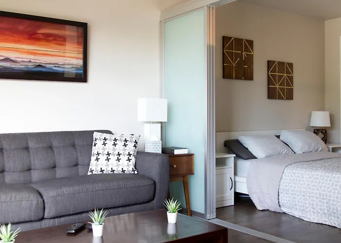 Amazing Capitol Hill Apartment With Free Parking!