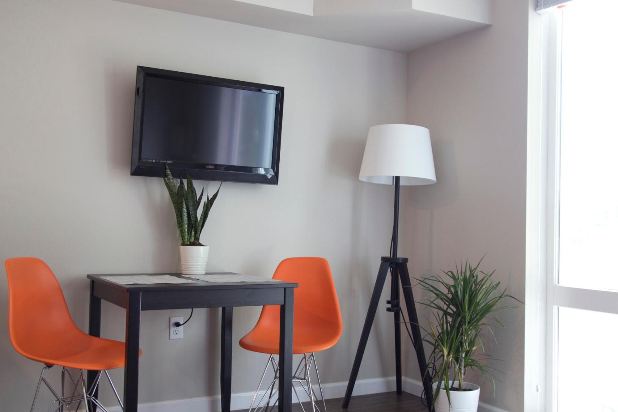 Amazing Capitol Hill With Free Parking! *
