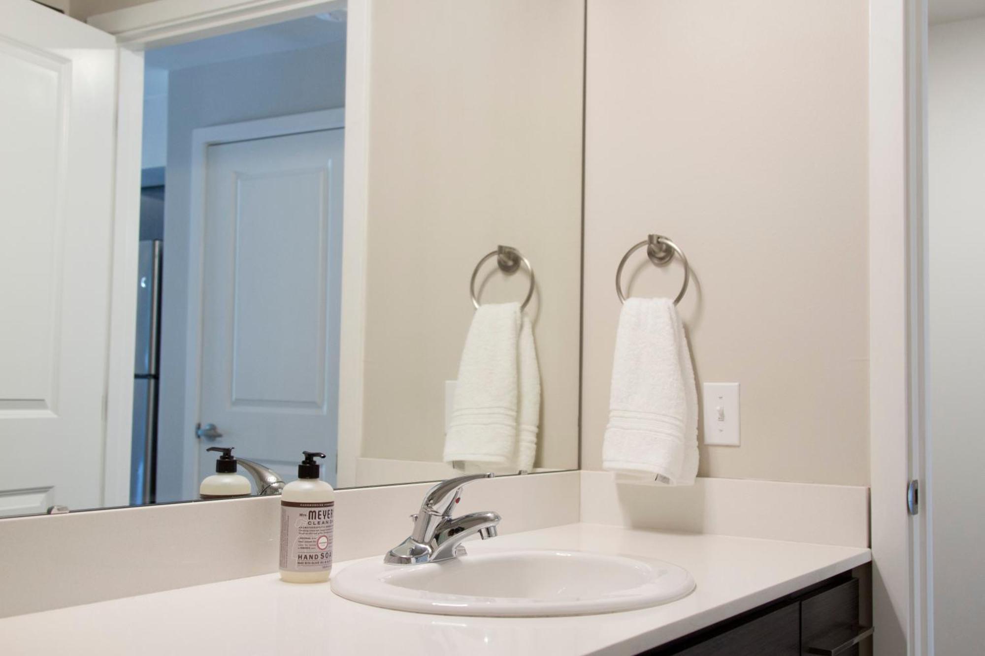 Apartment Amazing Capitol Hill With Free Parking! *