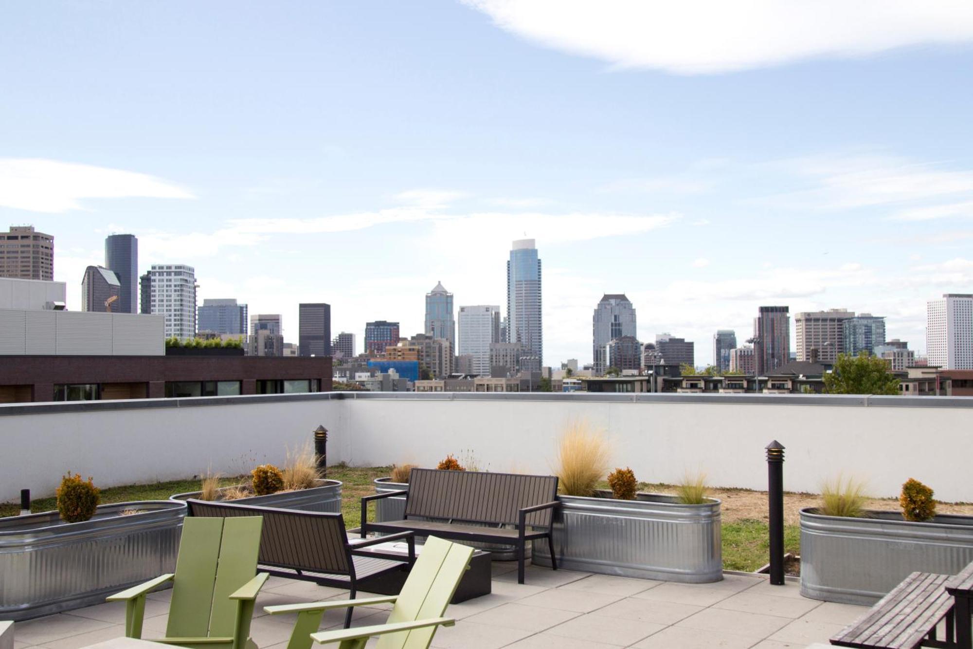 Amazing Capitol Hill With Free Parking! *